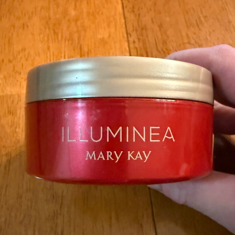 Mary Kay Illuminea Body Souffle Moisturize Cream 4 oz-Limited Edition New No Box